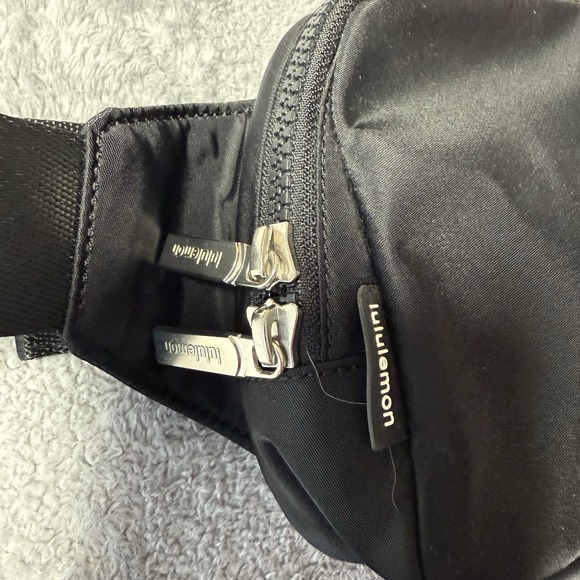 LULULEMON Everywhere Belt Bag Black - Size Large Unisex EUC - Picture 3 of 10